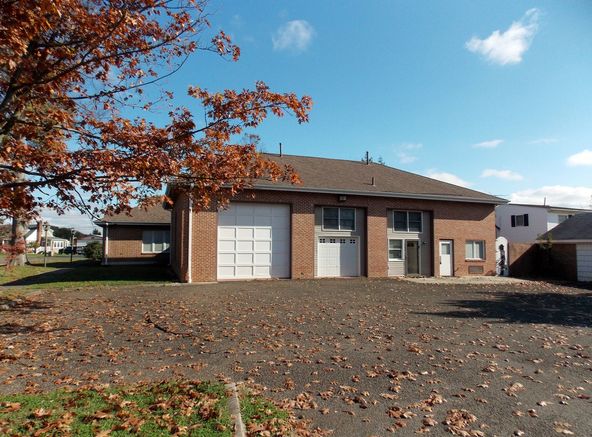 275 Yardley Ave, Levittown, PA 19054